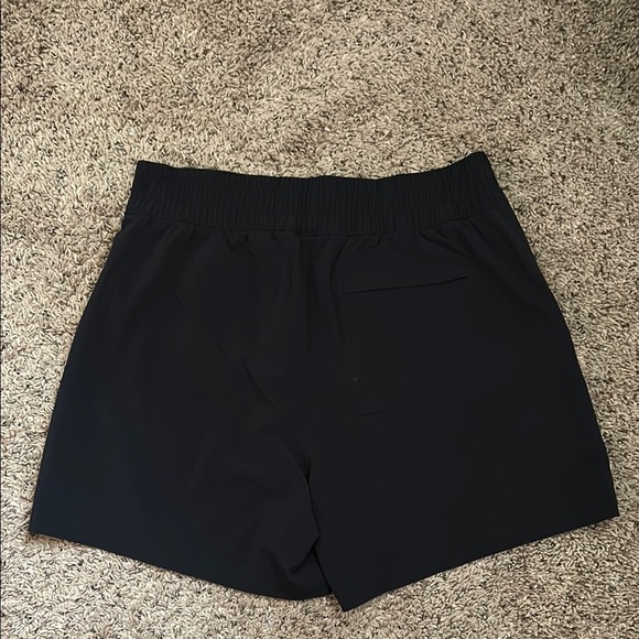 Athleta Wayfind High Rise 5” Shorts - Picture 5 of 7